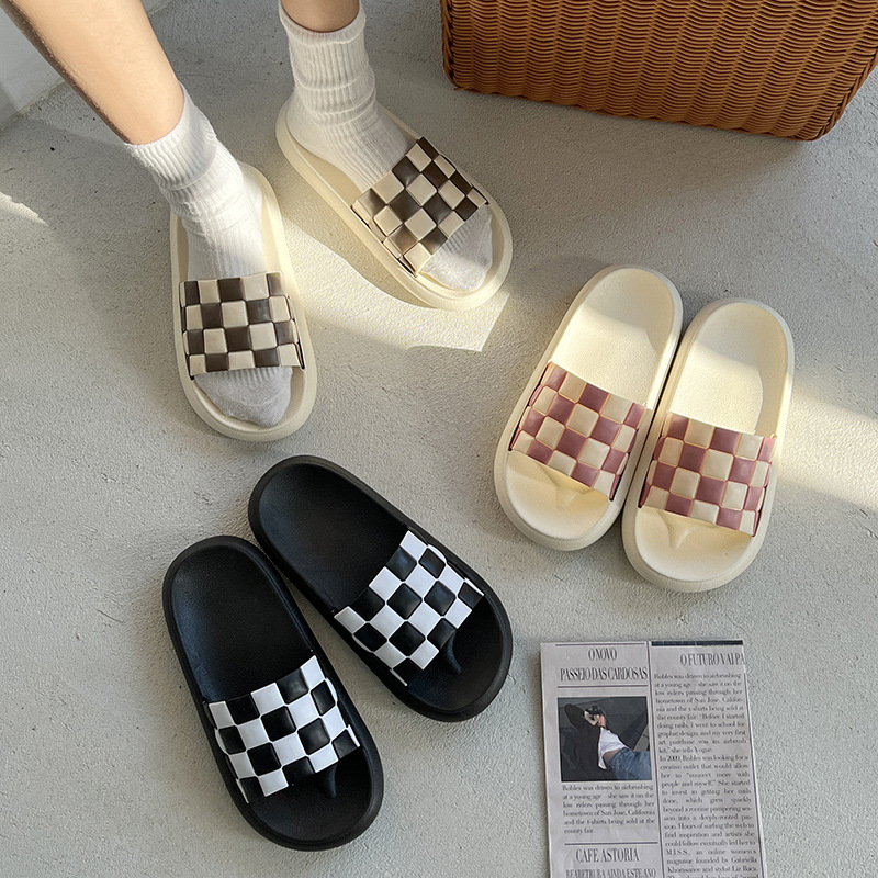 New Black And White Checkerboard Stepping On Shit Slippers Female Couple Slippers Home Bathroom Bath Soft Bottom Slippers